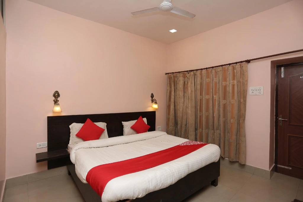 Collection O 44523 Shri Krishna Hotel Inn