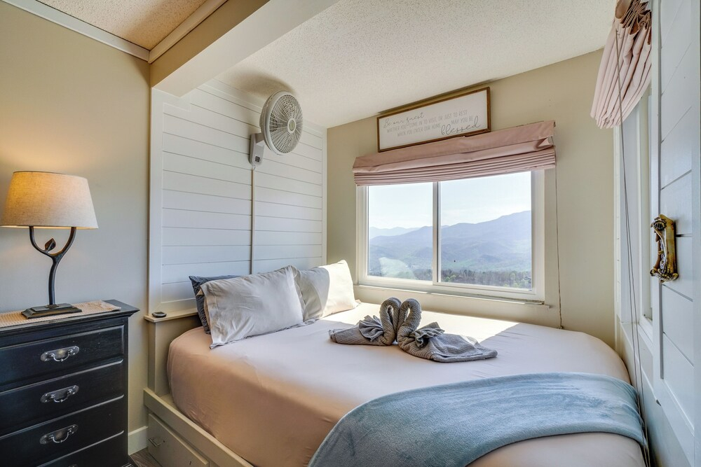Studio ~ 3 Mi to Great Smoky Mountain Nat'l Park!