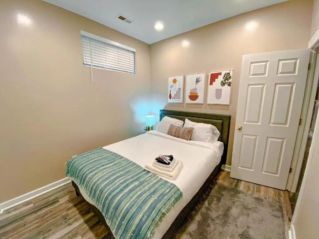 Beautiful 5br home for 14 guests with free parking
