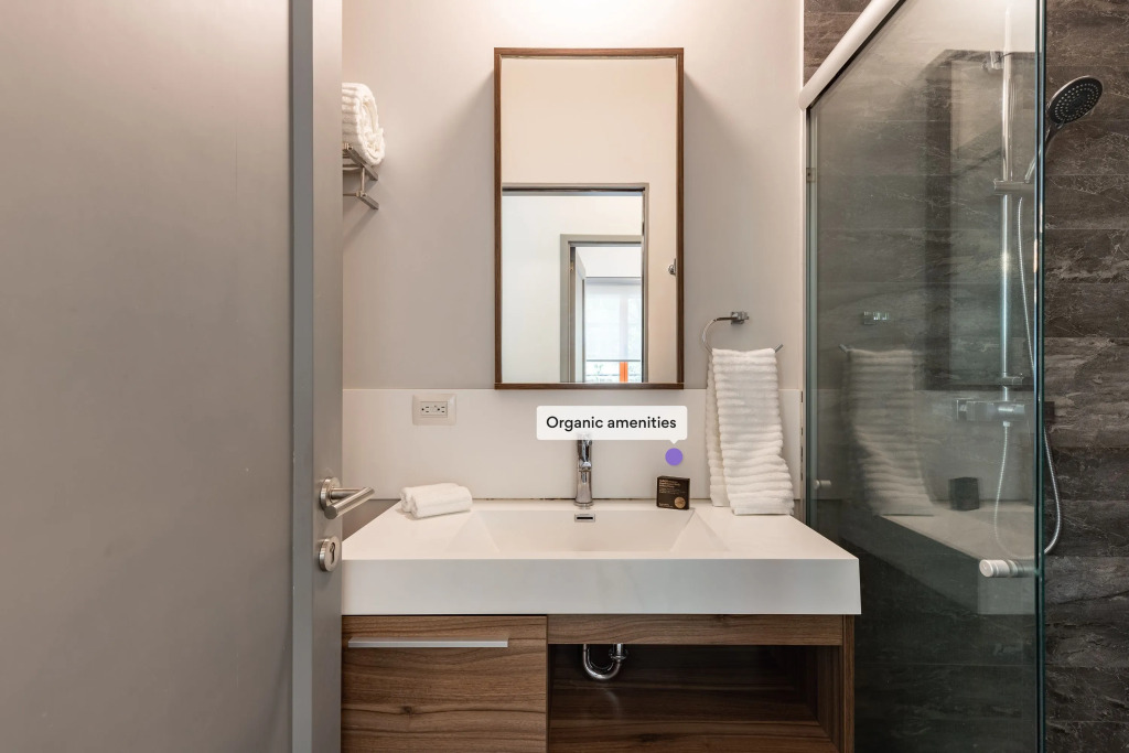 Beautifully Designed, Hi Tech Apt in La Condesa