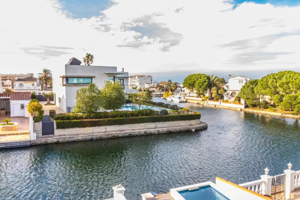 Empurialola -Casa pescador con piscina y amarre en Empuriabrava -152