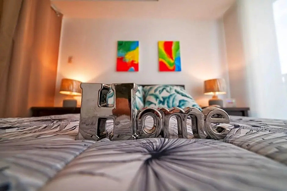 A2JSuites 1BR Azure Smart Home Suite Near Malls & Airport