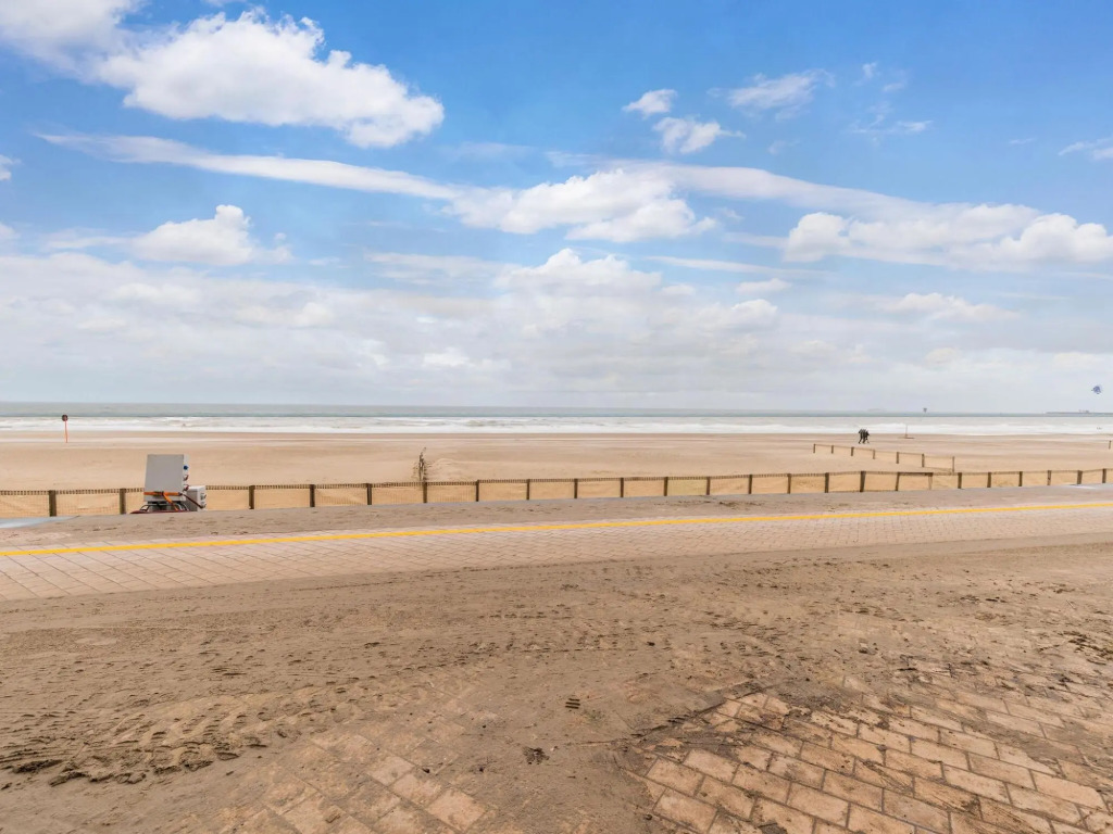 Nice apartment in Blankenberge with terrace