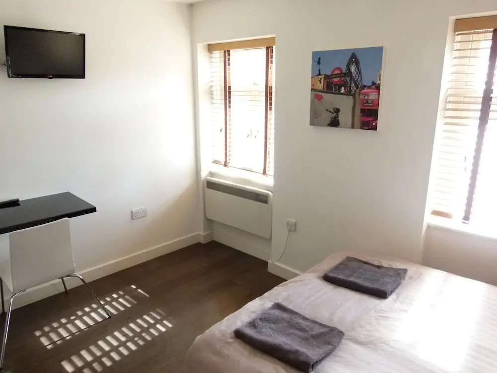 SS Property Hub - City of London Studio Apartment 3