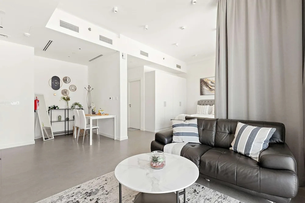 Silkhaus Chic Studio Private Beach Pixel Tower