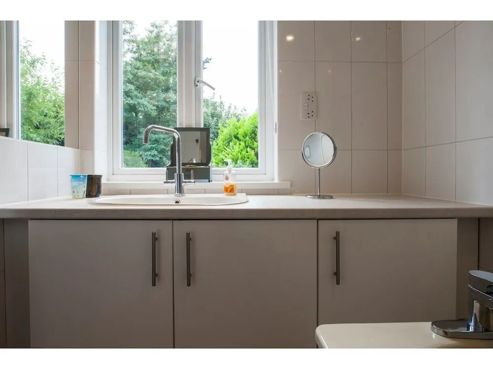 Unique & Beautiful Home for 8 in East Putney