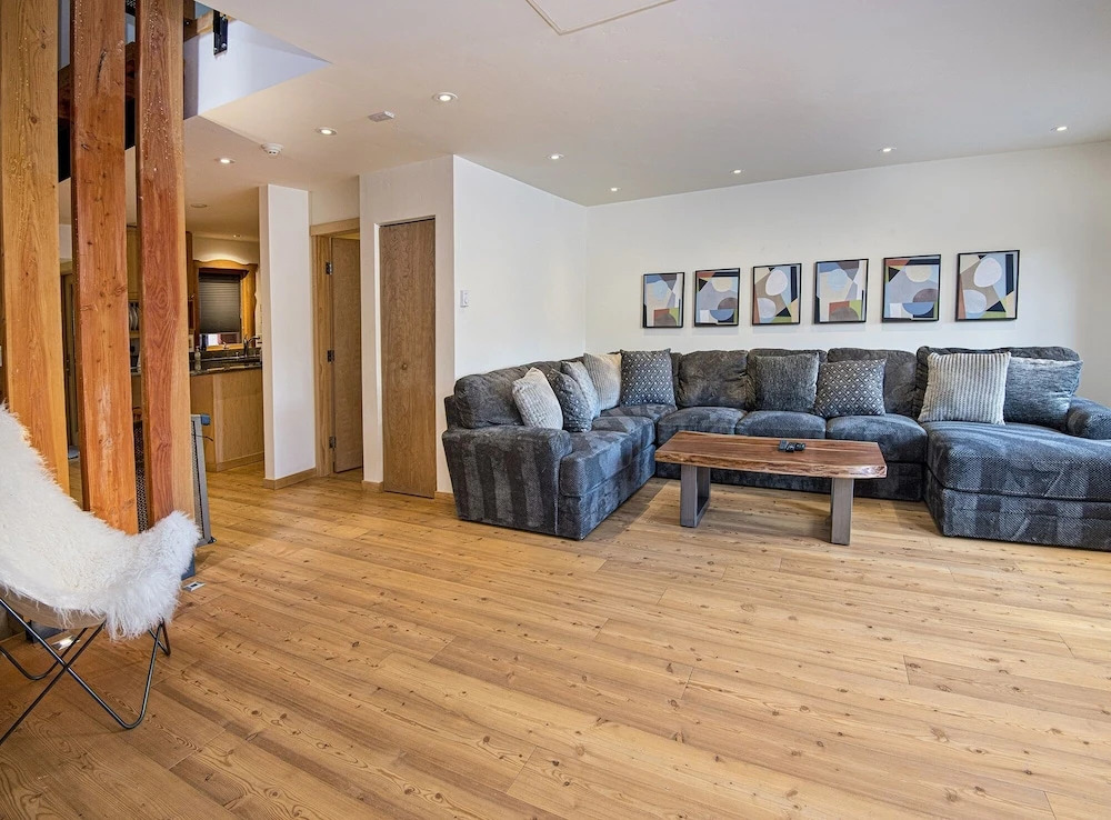 Eiger 9 3 Bedroom Condo by RedAwning