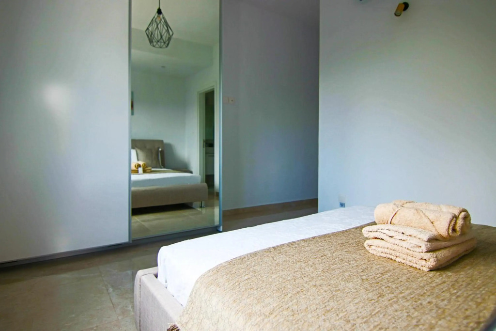 Phaedrus Living: Luxury Villa Ellison