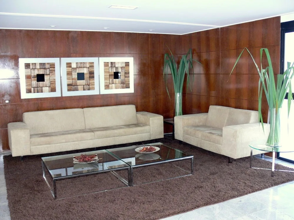 NA BEIRA MAR DE PAJUCARA - EDIFICIO NEO 2 - APARTAMENTO COM 02 QUARTOS - TEM VARANDA- VISTA LATERAL DO MAR - AVENIDA DOUTOR ANTONIO GOUVEIA 1081- CONSUMO ELETRICO É PAGO No CKECK-OUT 1KWH É 1,35 REIAS