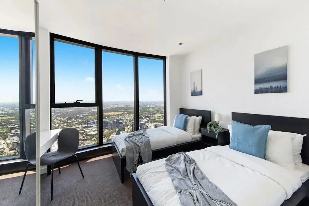 Lovely 3BR Apt With Panoramic Views, Free Parking