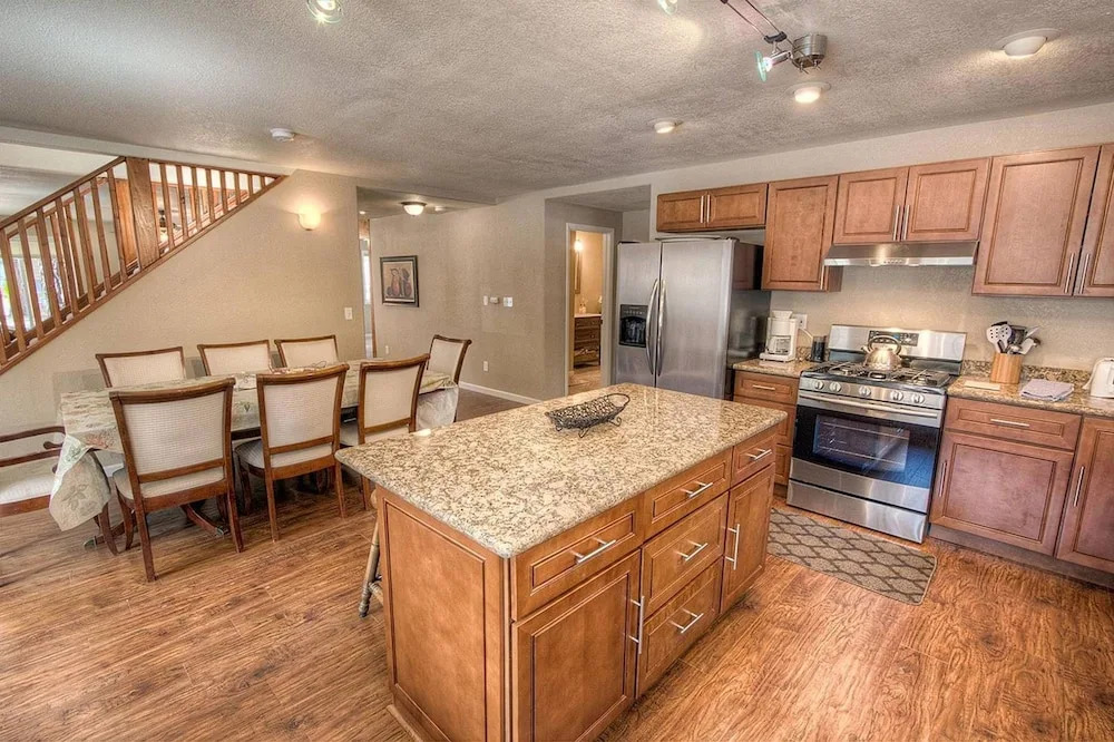 Corner Pocket Chalet