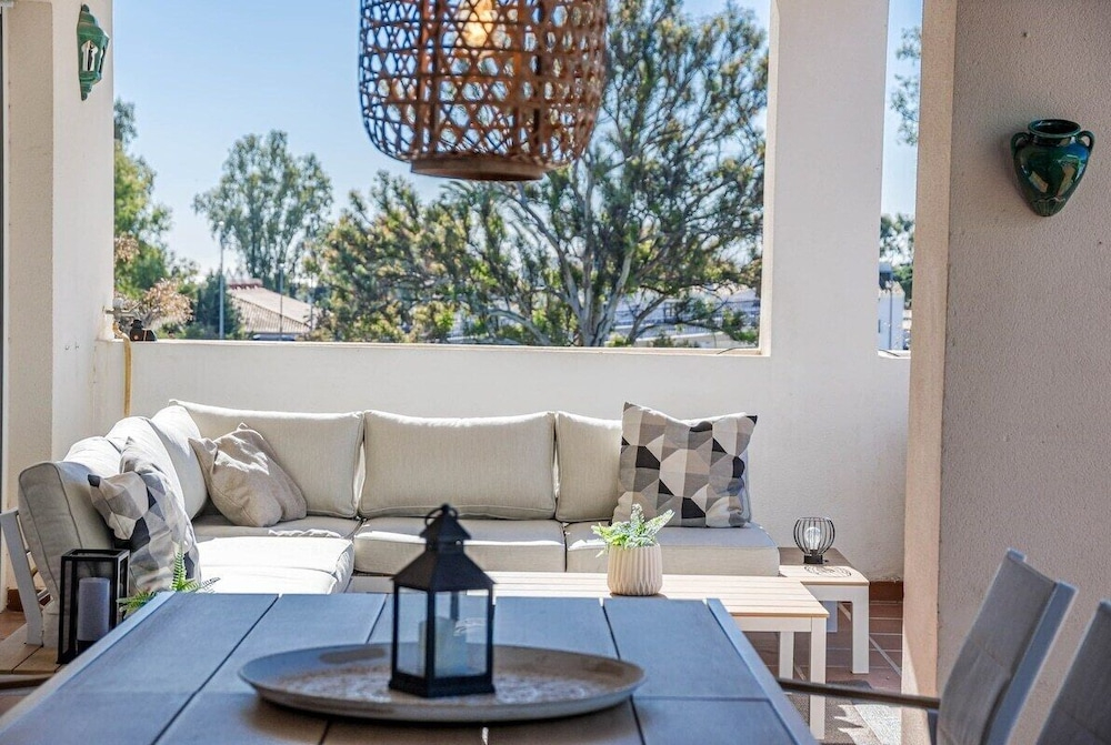 Lcr4 - Large 3-bedroom Apartment Near Beach
