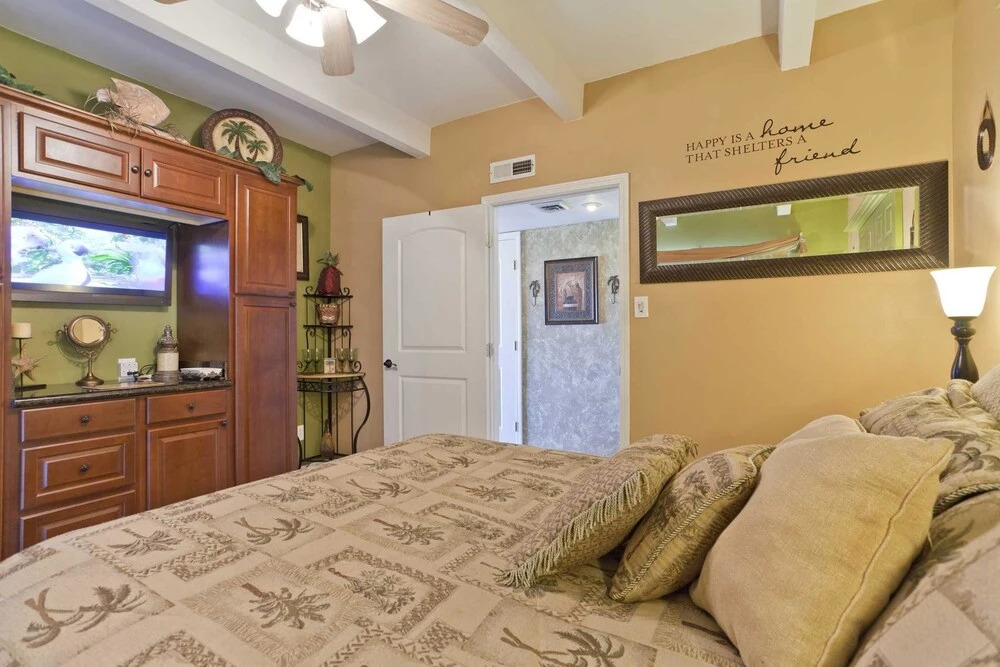 Aquarius Condominium 302