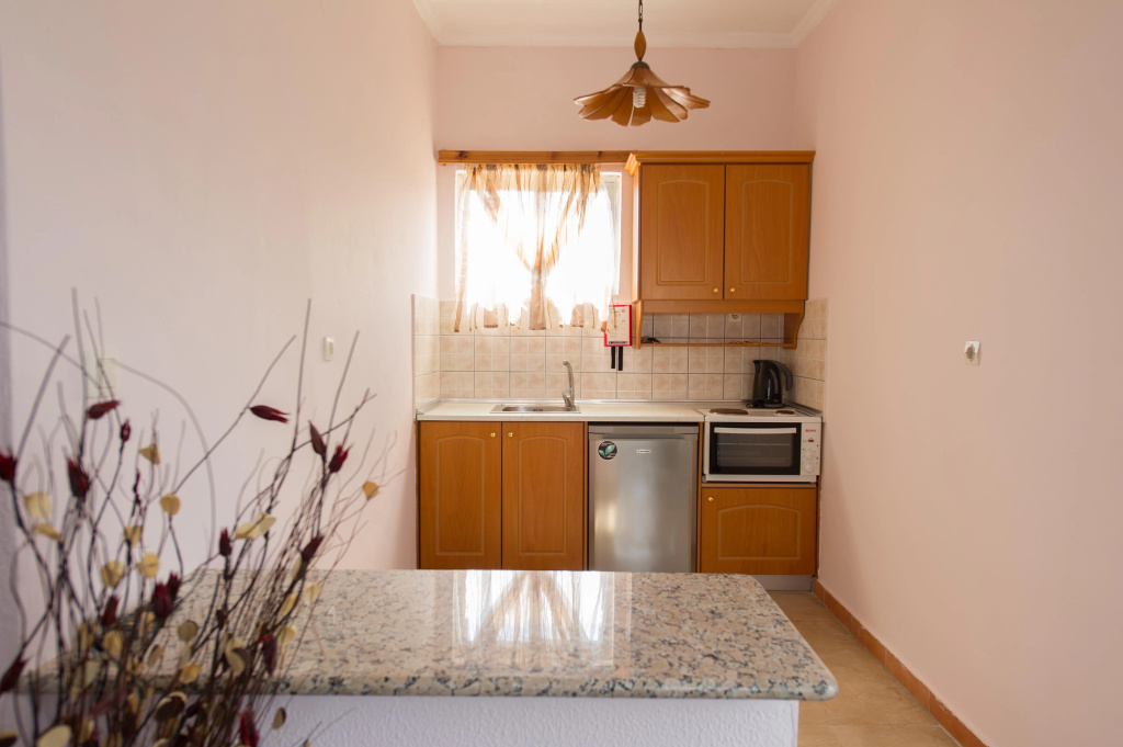 Makis Studios & Apartments