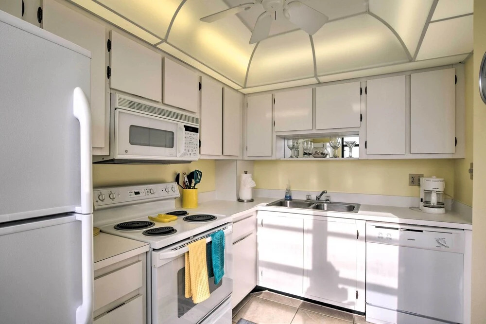 Beachfront Marco Island Resort Condo w/ Pool!