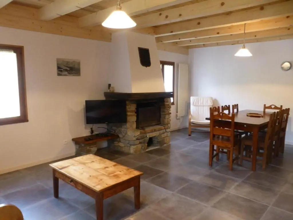 Chalet familial calme pour 7/8 pers, 3 chambres, proche des pistes, bien équipé et animé, 2 étoiles - FR-1-342-212