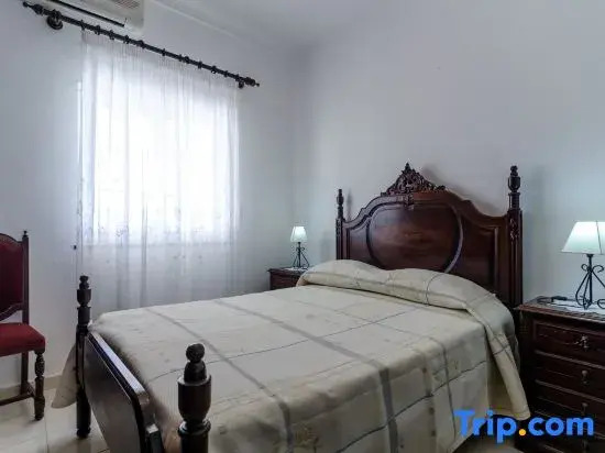 Charming 3BR Villa With Pool in Armação de Pêra