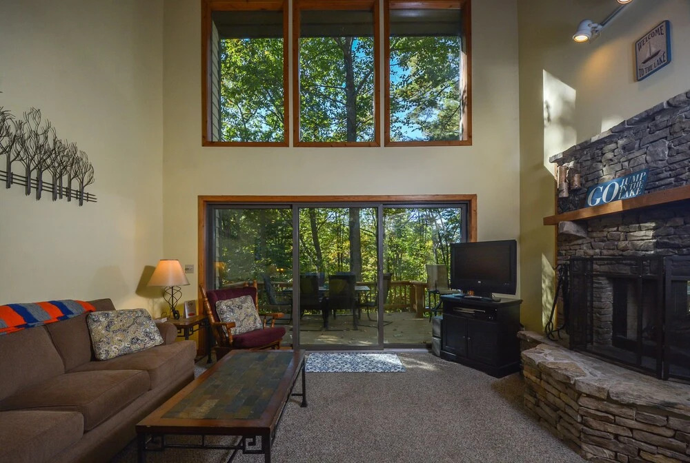 Lake Shore Retreat 5 Bedroom House