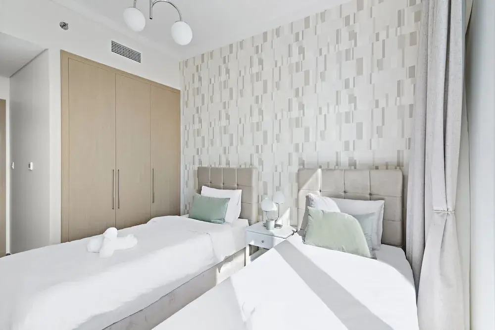 WelHome - Stylish Condo With Cityscape View in Creek Harbour