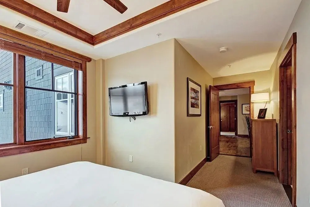 One Ski Hill Place S8309