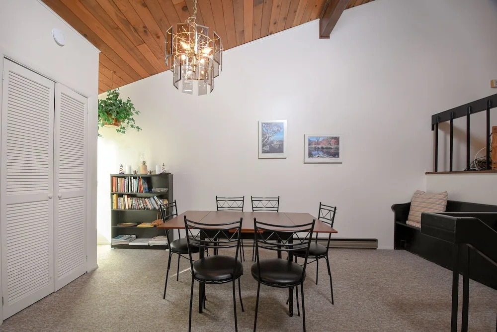 Four Hooppole South Condo B7 2 Bedroom Townhome
