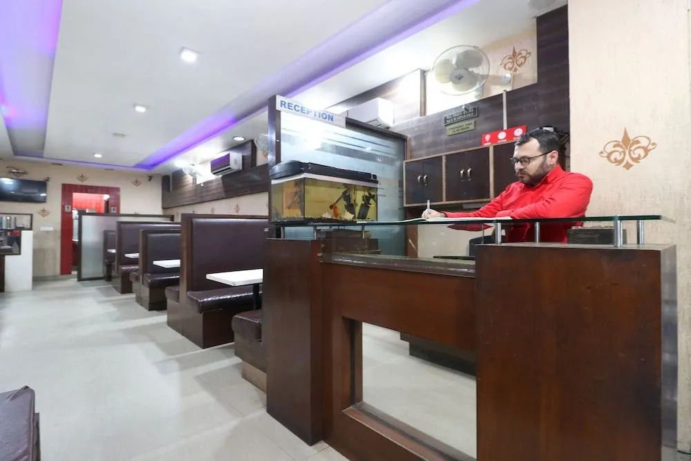 OYO 30237 Hotel Singh's 11