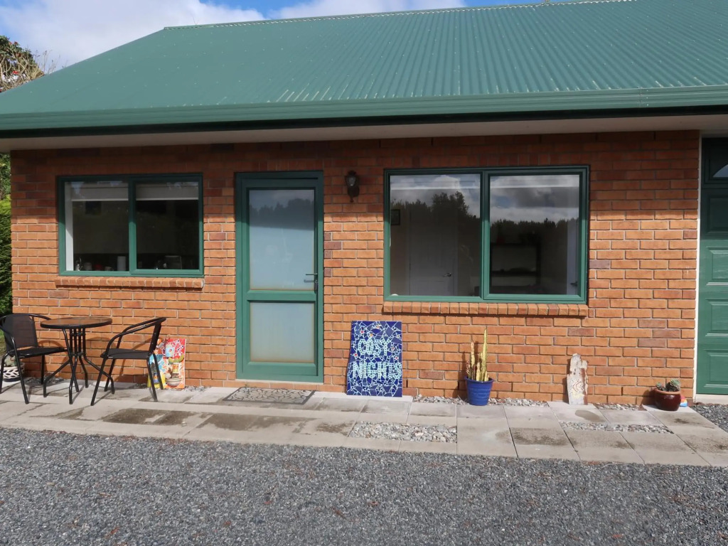 Cosy Nights - modern, self-contained with parking