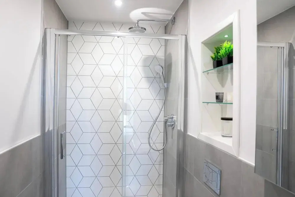 Tranquil London Apartment Near Coombe Hill House