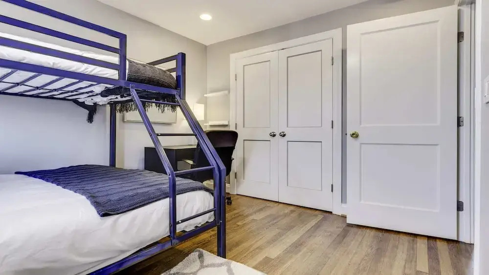 Spacious Colonial House in Alexandria | CozySuites