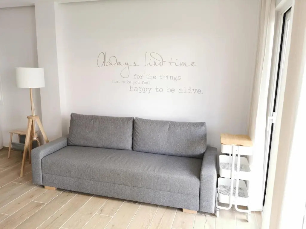Bright 2 bedroom apt Golden Mile next to beach RDR225