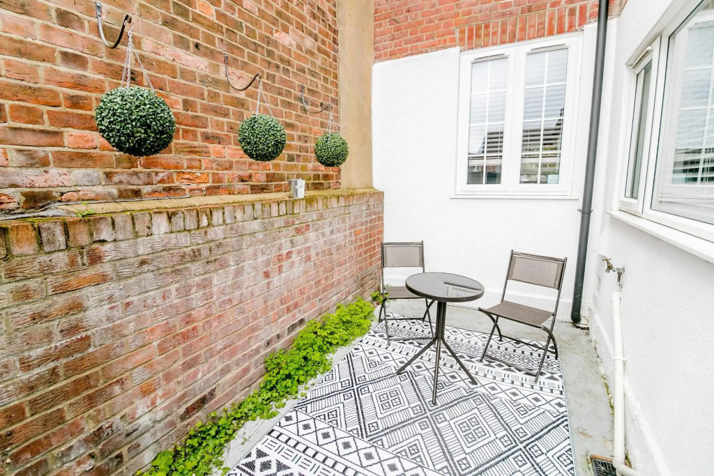 New city house, great location - with parking