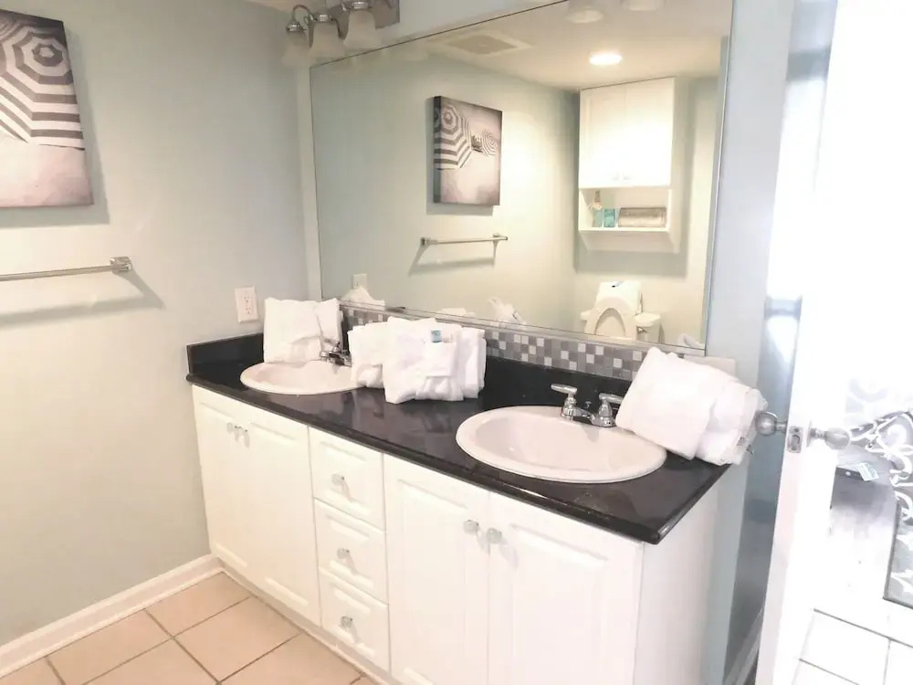 Yacht Club S #1-1104 4 Bedroom Condo by RedAwning
