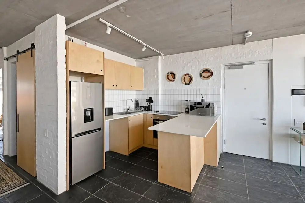 Modern Living Mountain Ocean View 100m to Beach