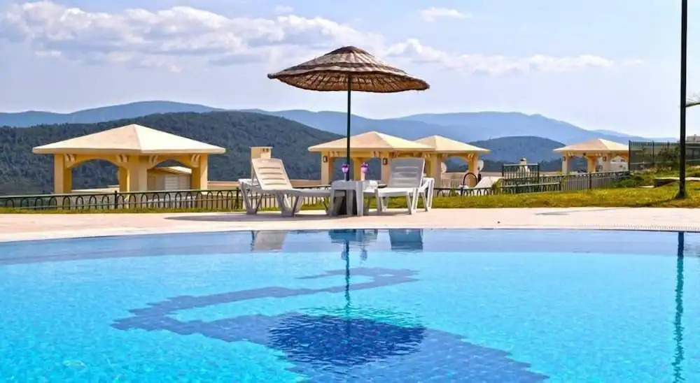 Apartment 1 Bedroom Lake View 1 by Likya Global