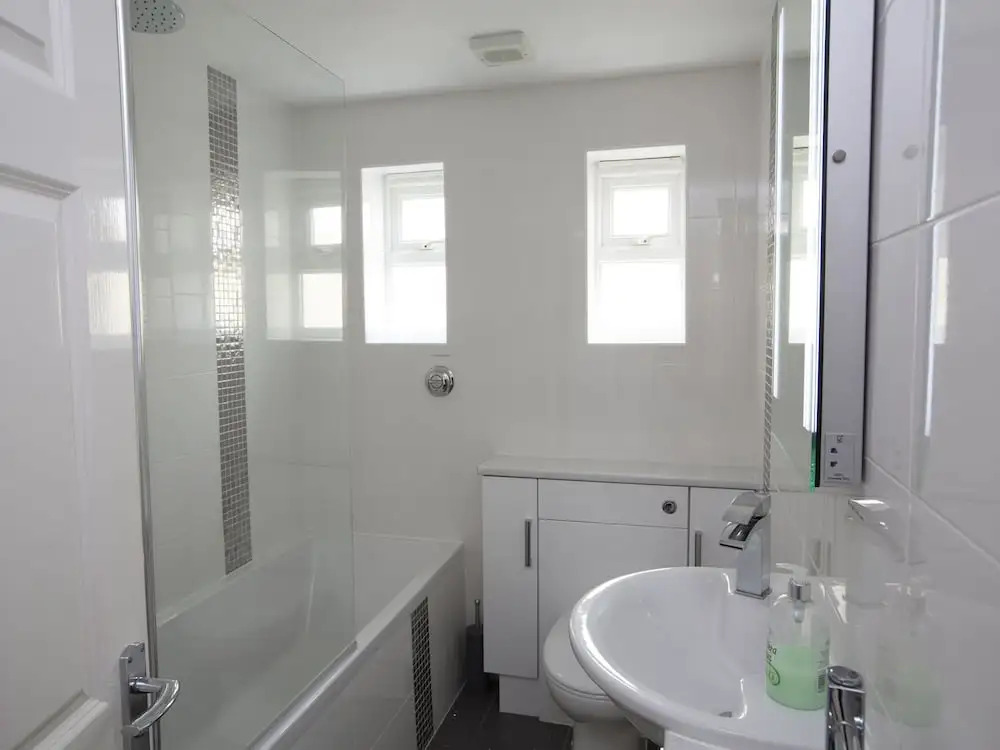 1 Lyndhurst