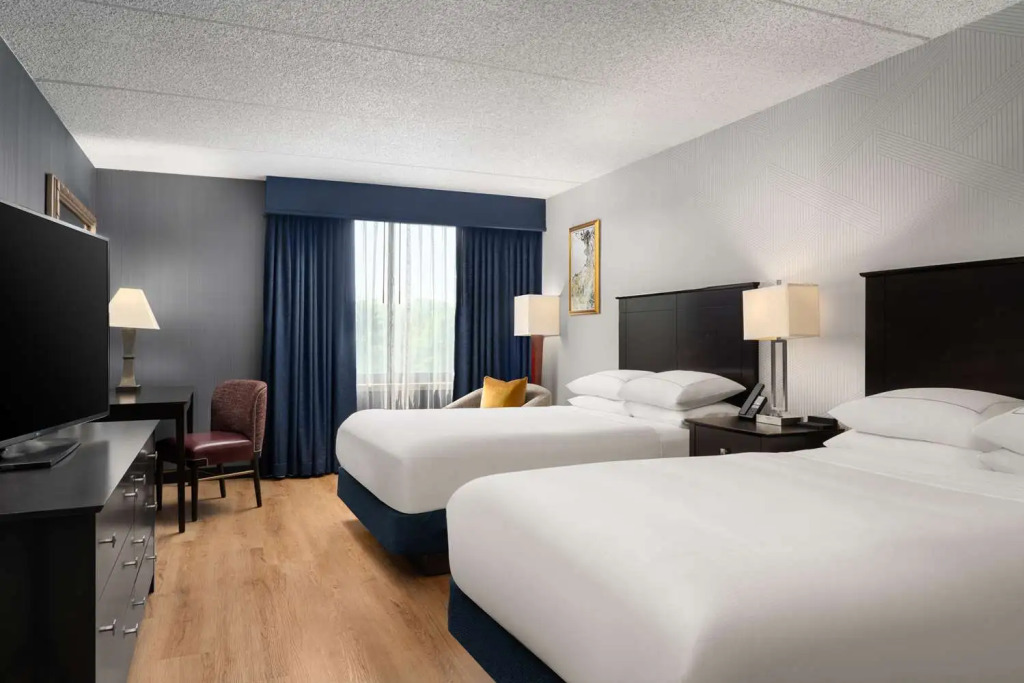DoubleTree by Hilton Bradley International Airport