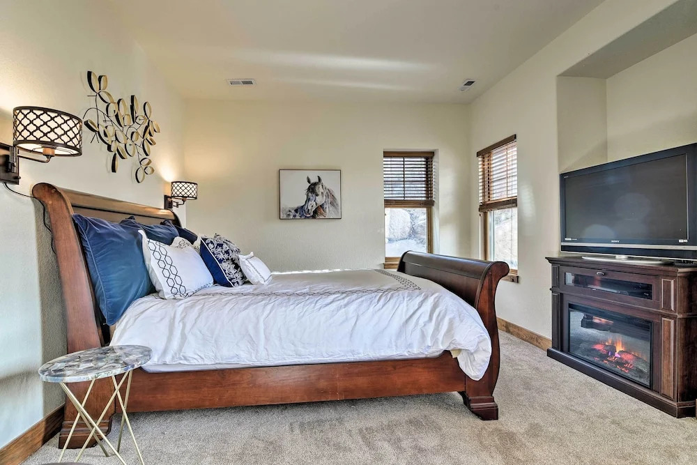 Winter Park Area Cabin, Hot Tub & Mountain Views!