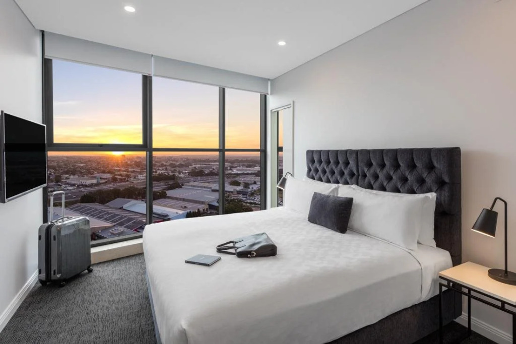 Meriton Suites Carter Street