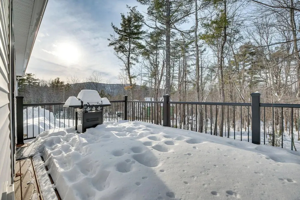 6 Mi to Lake Winnipesaukee: New Hampshire Home