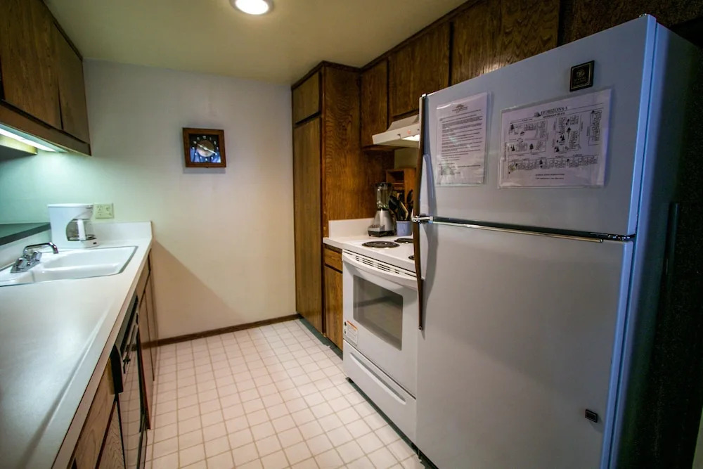 Horizons 4 189 Downtown Location On Shuttle Route, Great Complex Amenities by RedAwning