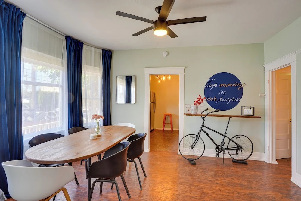 1 Mi to Dtwn! Bright Long Beach Apartment