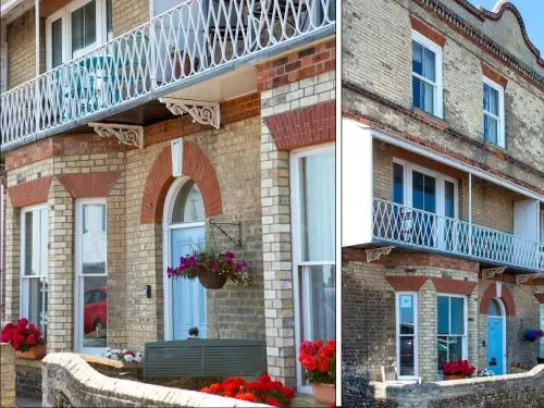 14 Market Cross Place - Beachfront location with lovely sea views - Aldeburgh Coastal Cottages