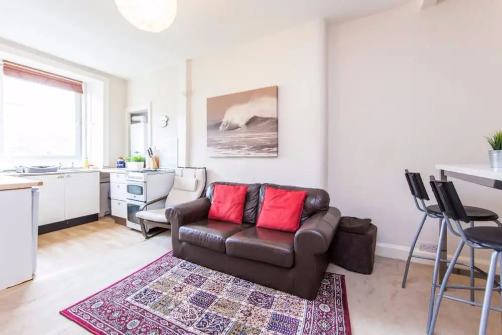 1 Bedroom Flat Near Haymarket