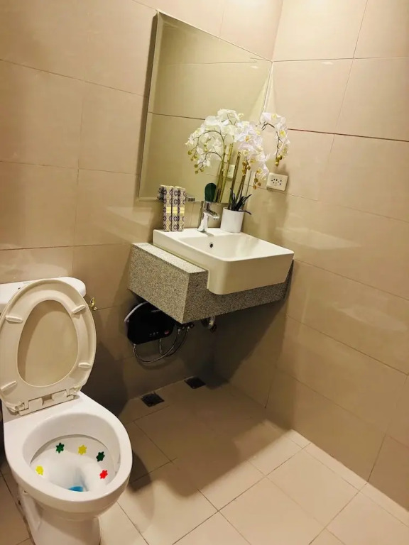 Luxury Staycation beside Okada