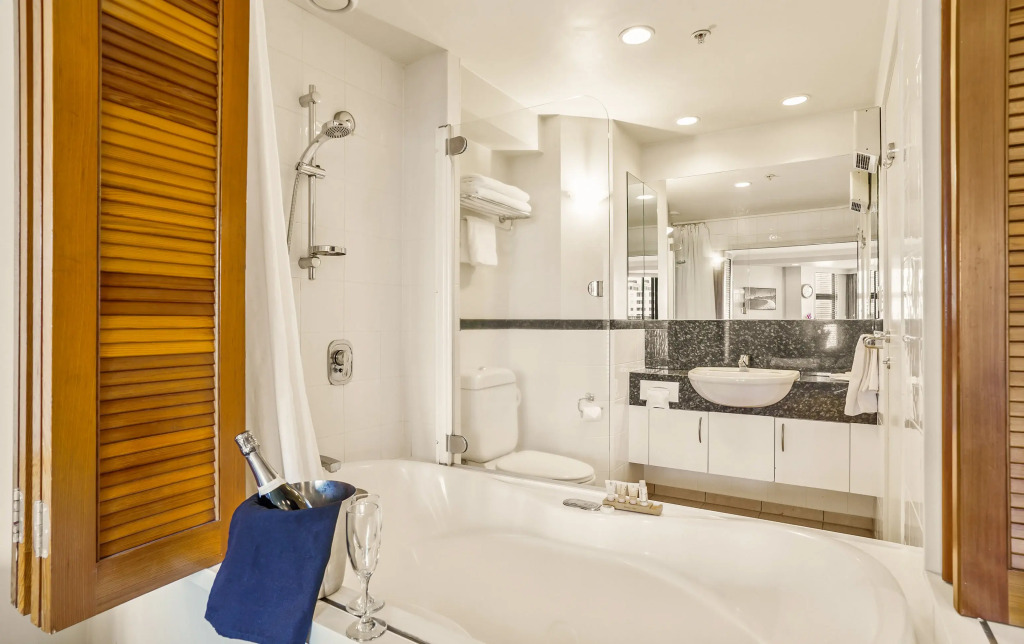 Parkside Hotel & Apartments