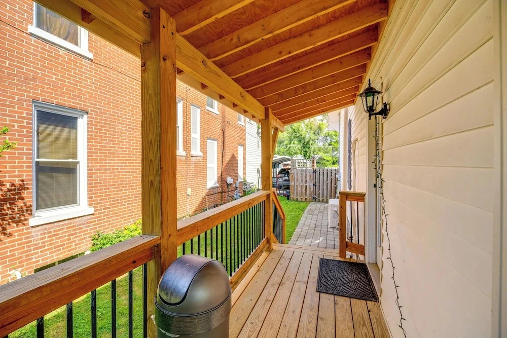King Studio Suite w/ Walk-in Shower Pet Friendly