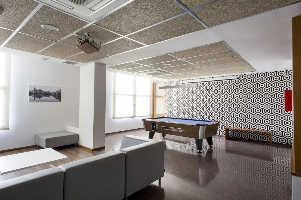 Residencia Universitaria Resa Hernán Cortés - Centro Adscrito a REAJ