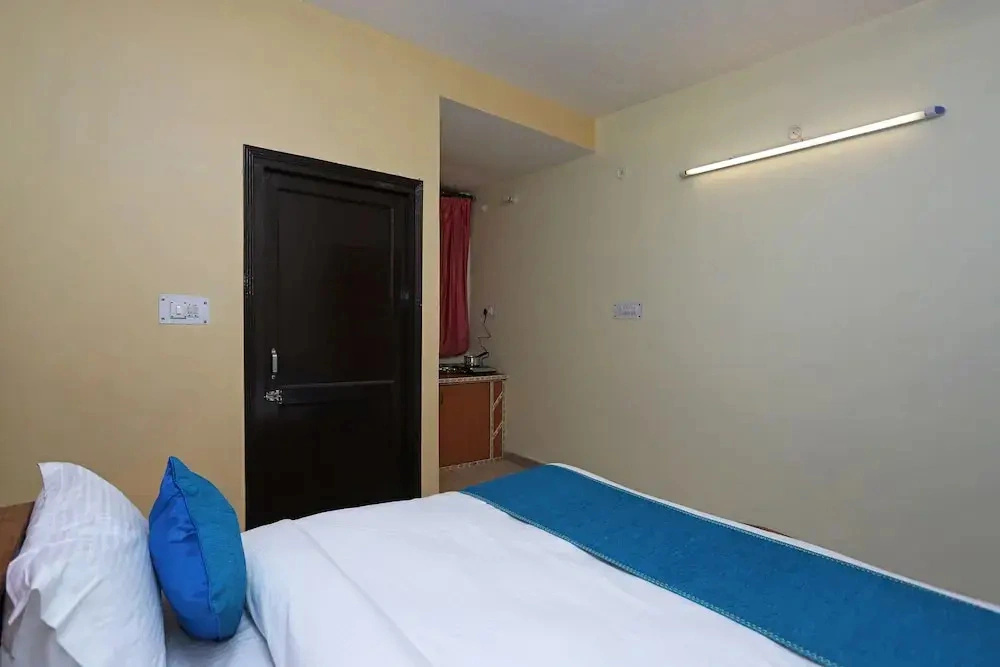Oyo 10932 Home 1Bk Spacious Studio Mehragaon
