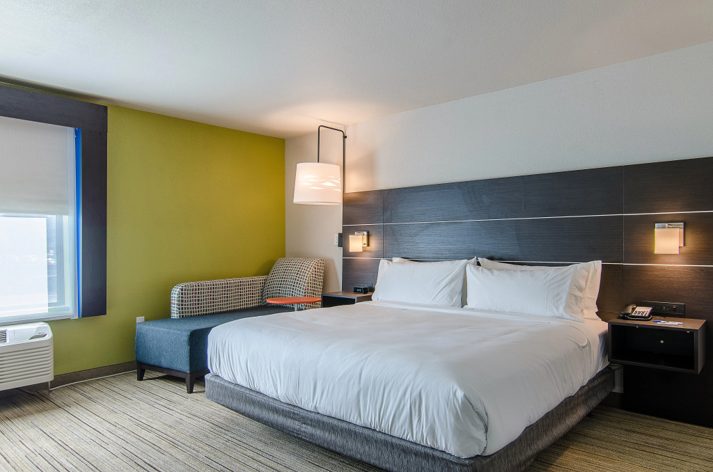 Holiday Inn Express & Suites - Atchison by IHG