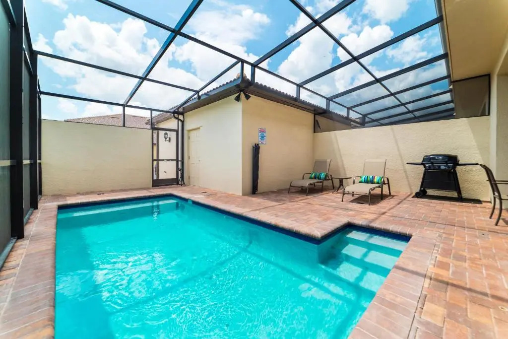 Beautiful townhome with splash pool and game room